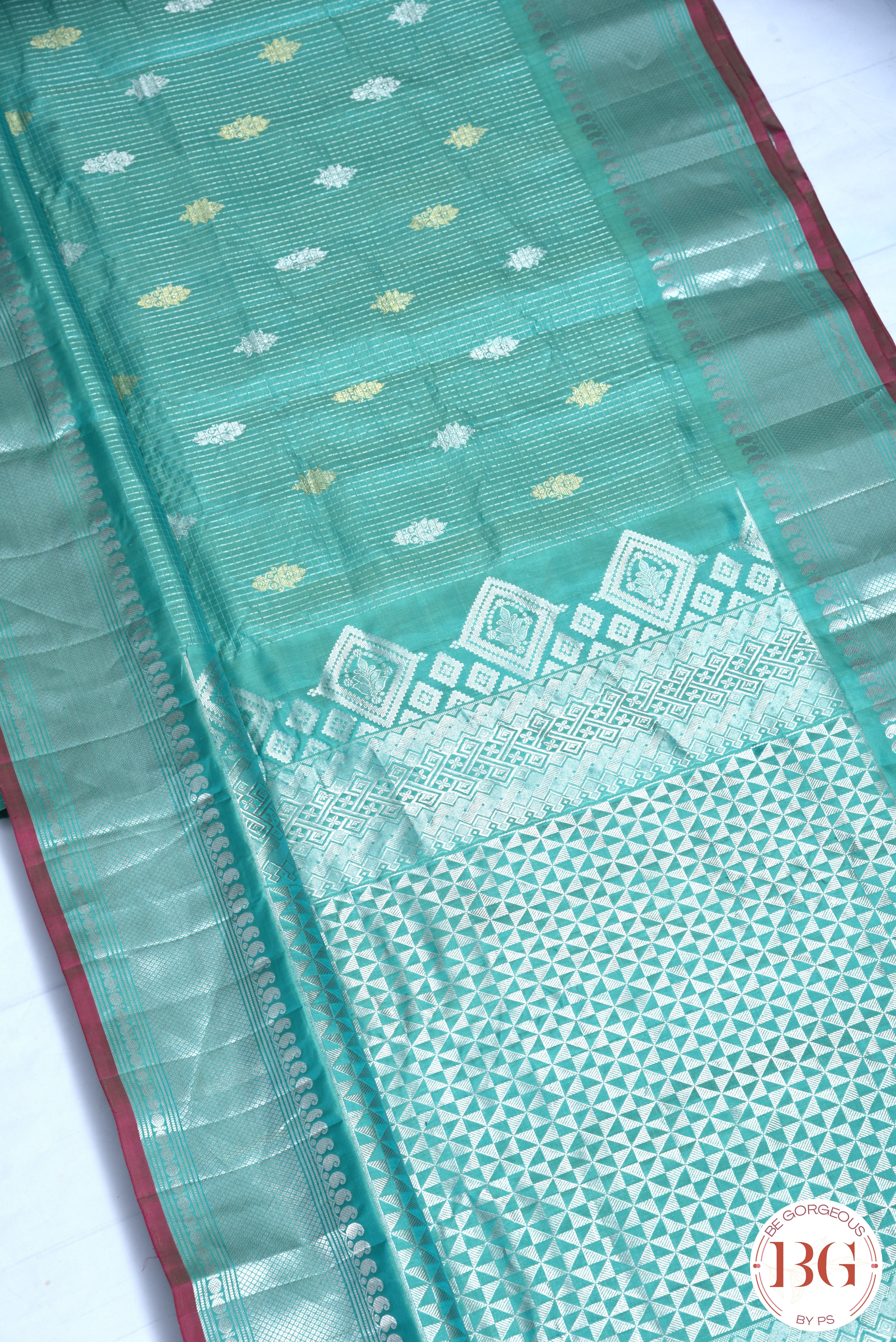 Kuttu Gadwal Pure silk handloom saree - light green