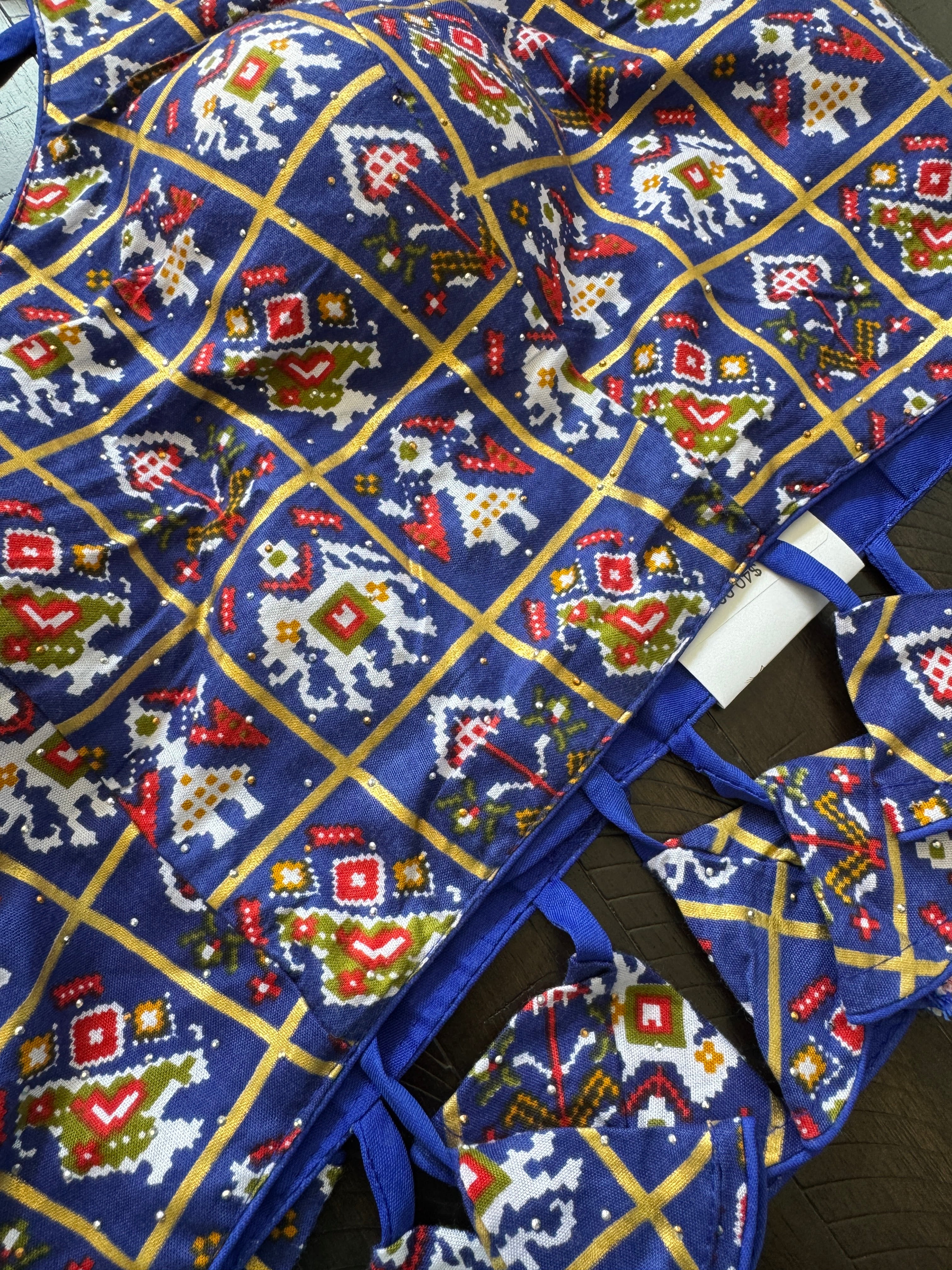 Readymade Padded Patola printed raw silk back hooks sleeveless blouse