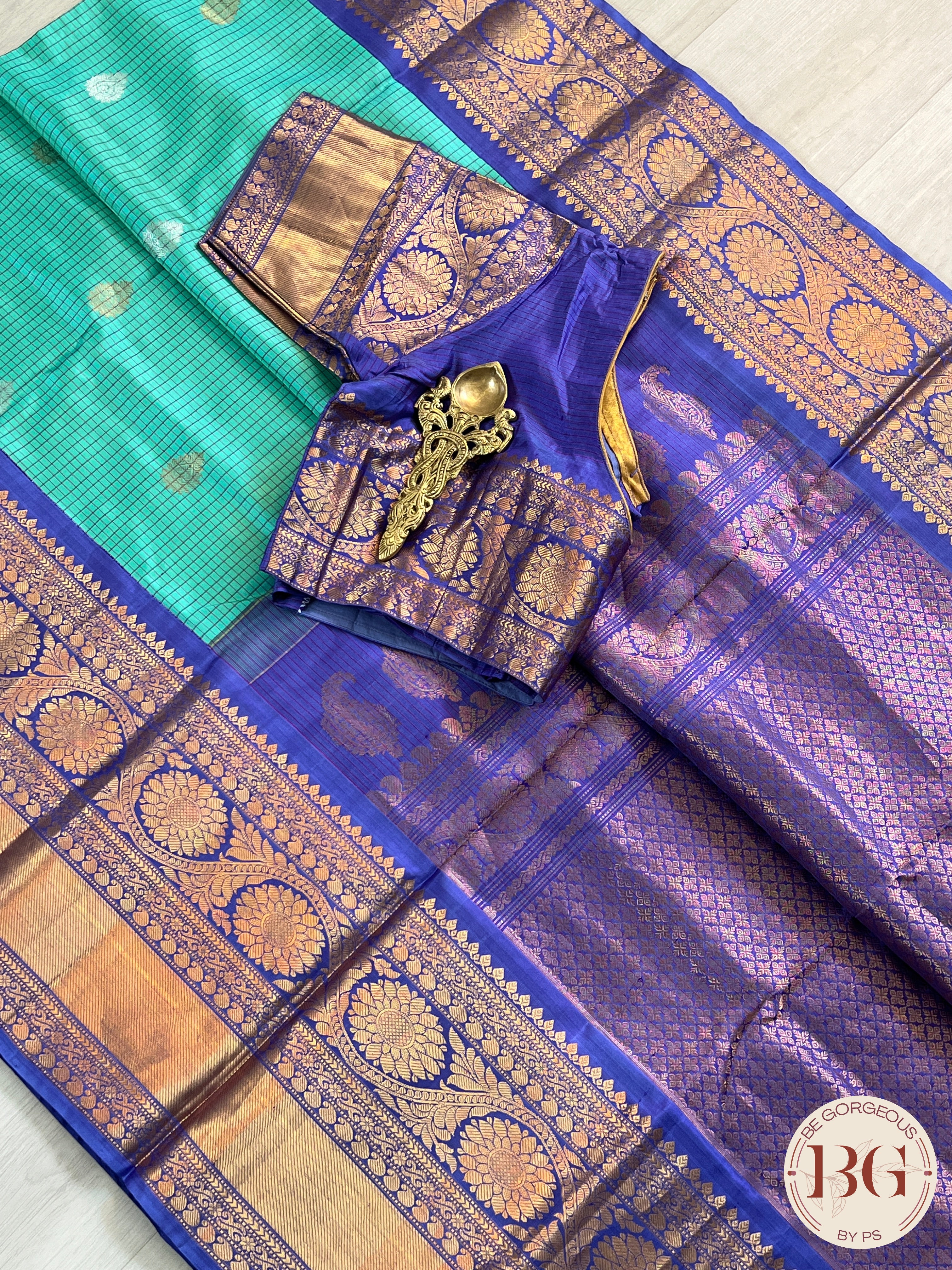 Gadwal Pure Silk Handloom Saree color - green