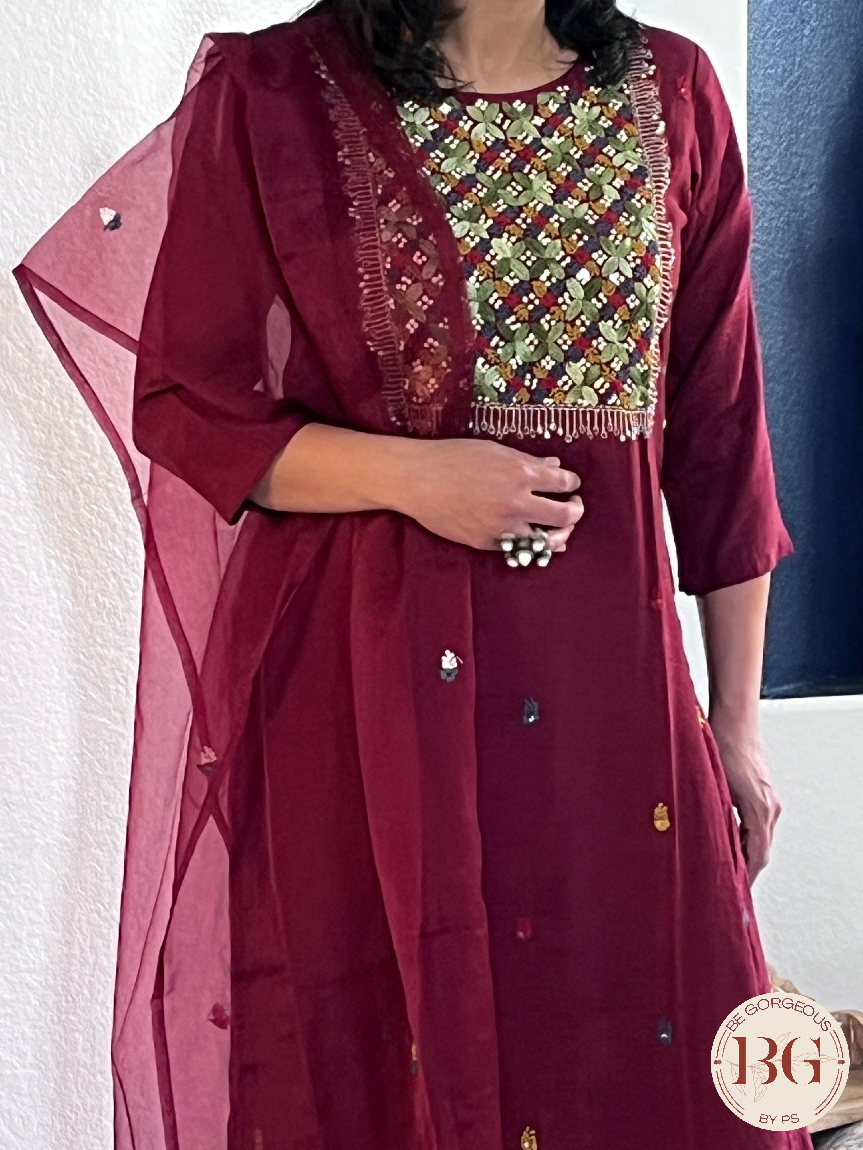 Party wear 3-piece suit in muslin silk fabric with organza dupatta and embroidery