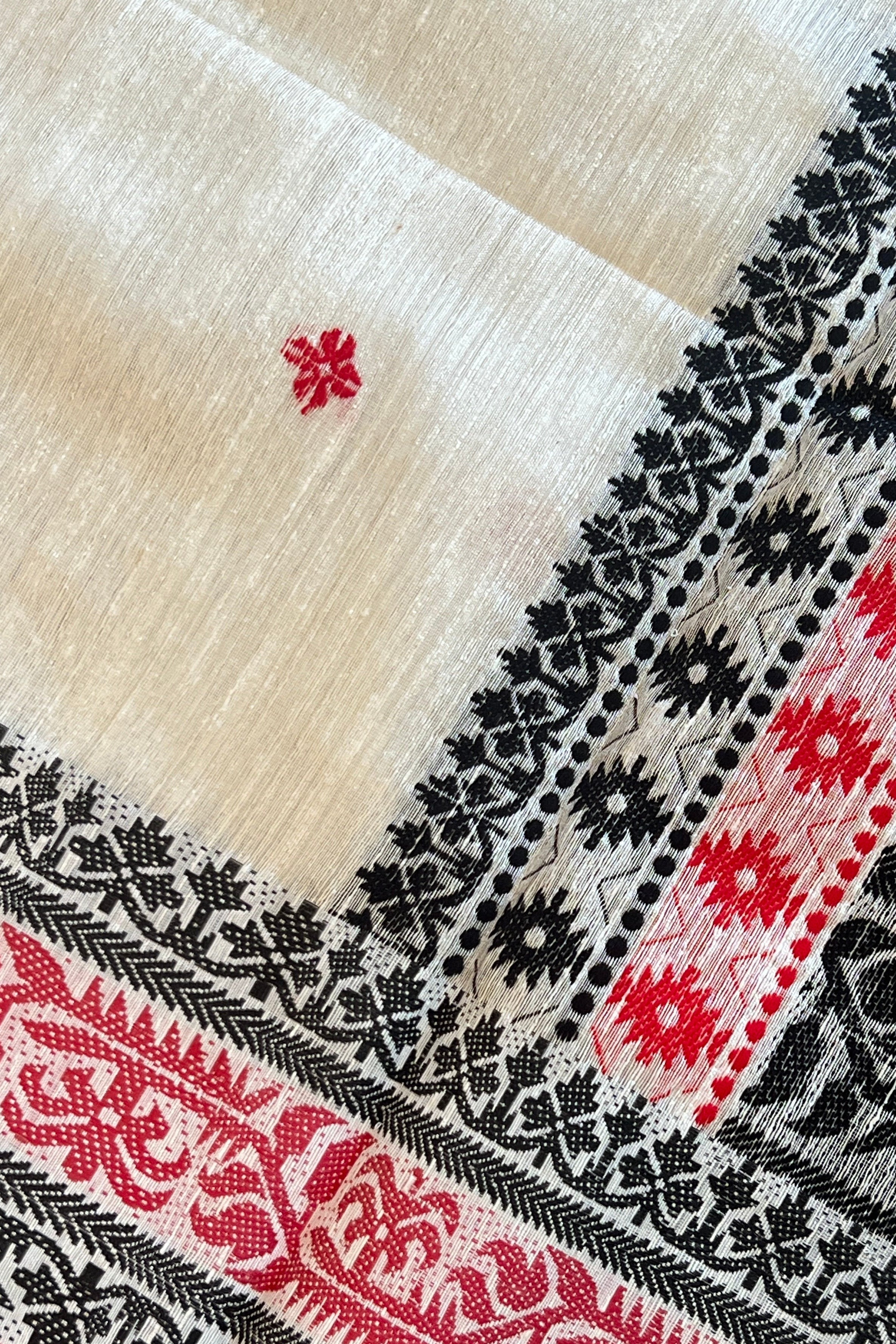 Matka Silk saree color - white red