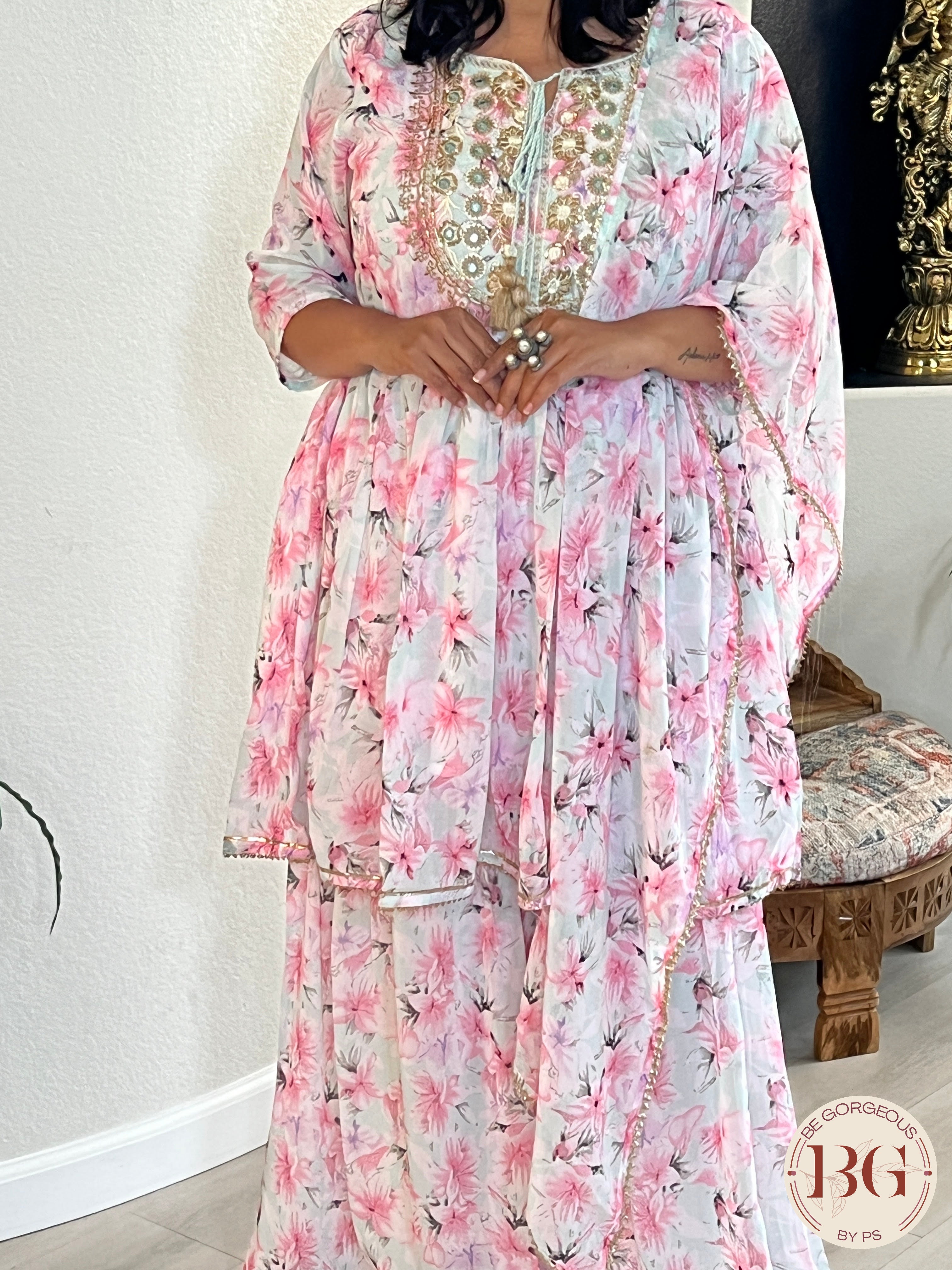 Garara Set in floral prints comes with matching stole.
