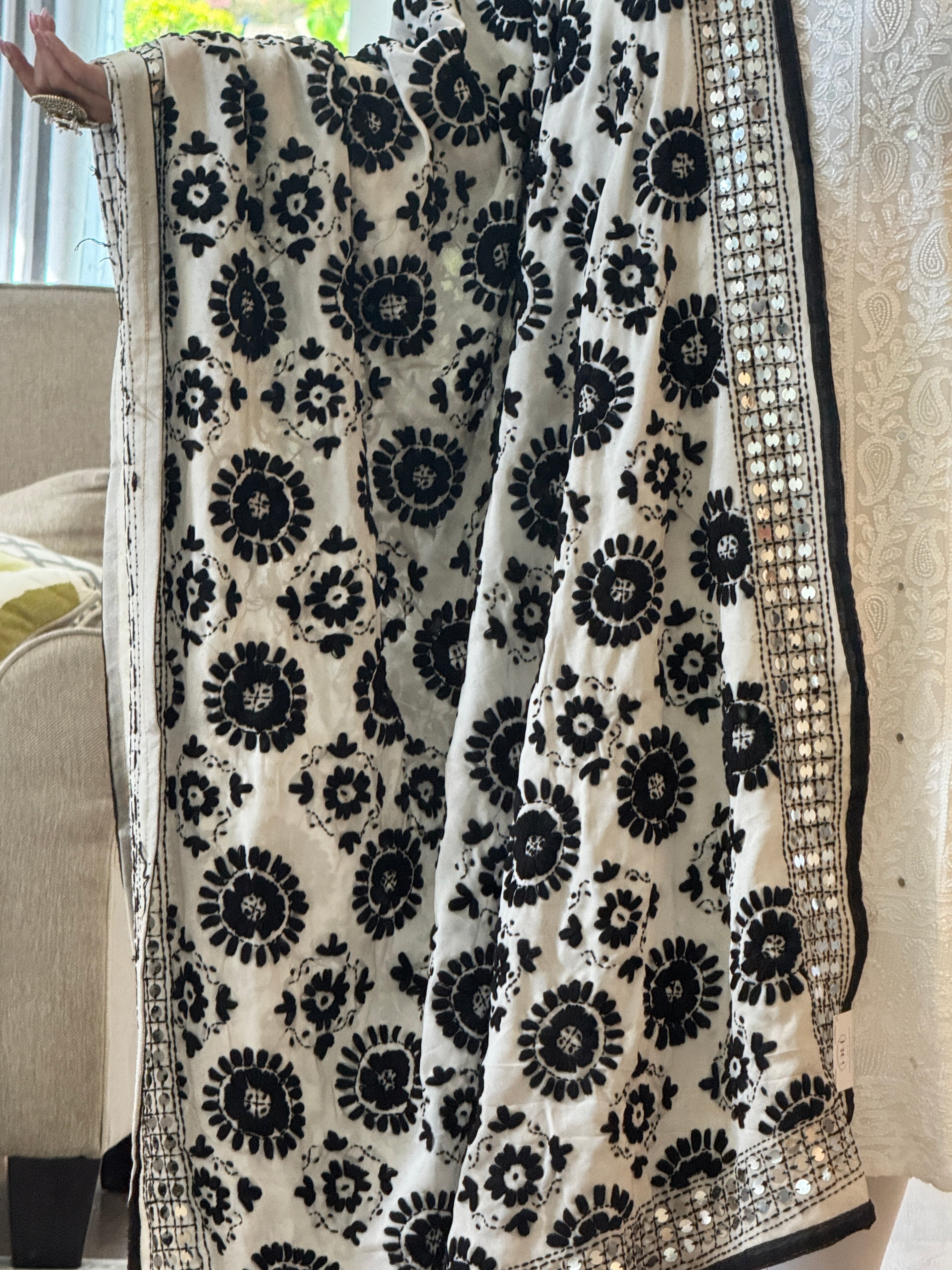 Geogette Fullkari dupatta - cream black