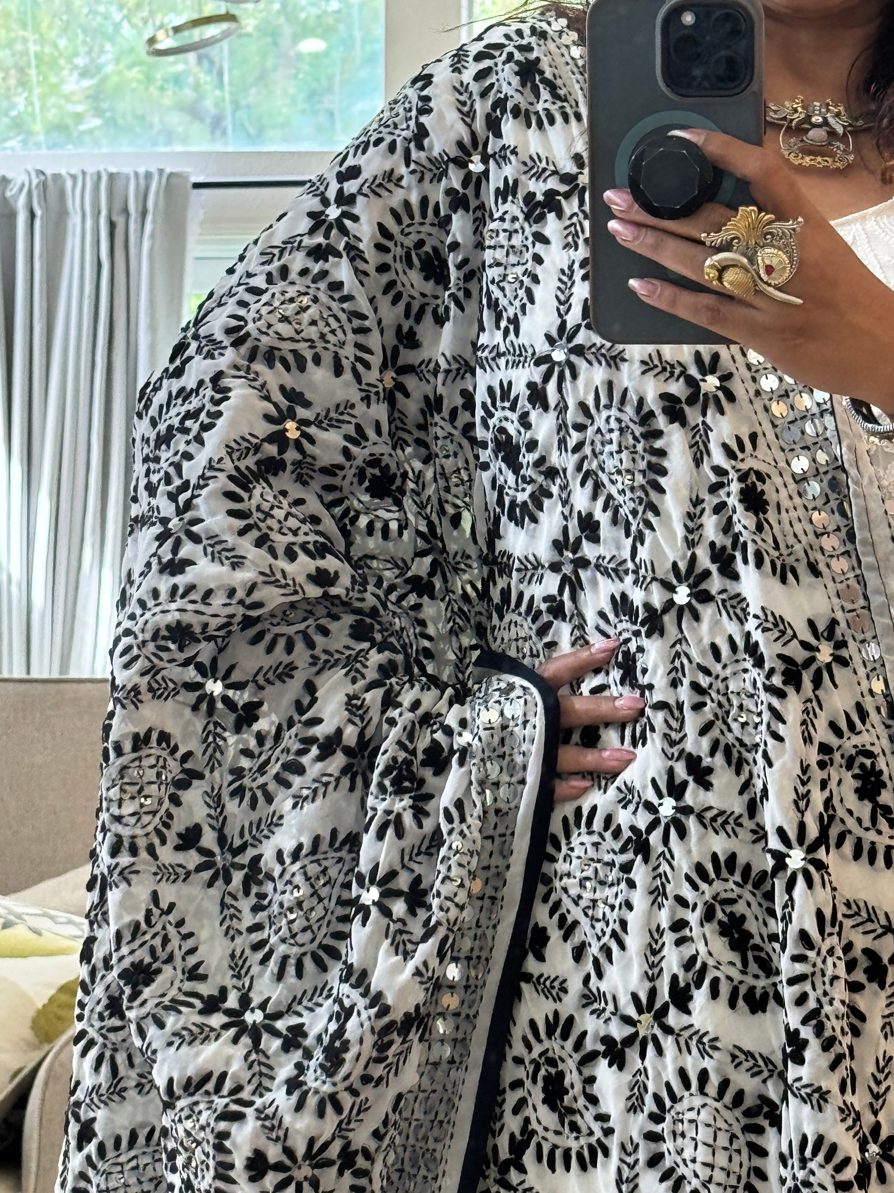 Geogette Fullkari dupatta - white black