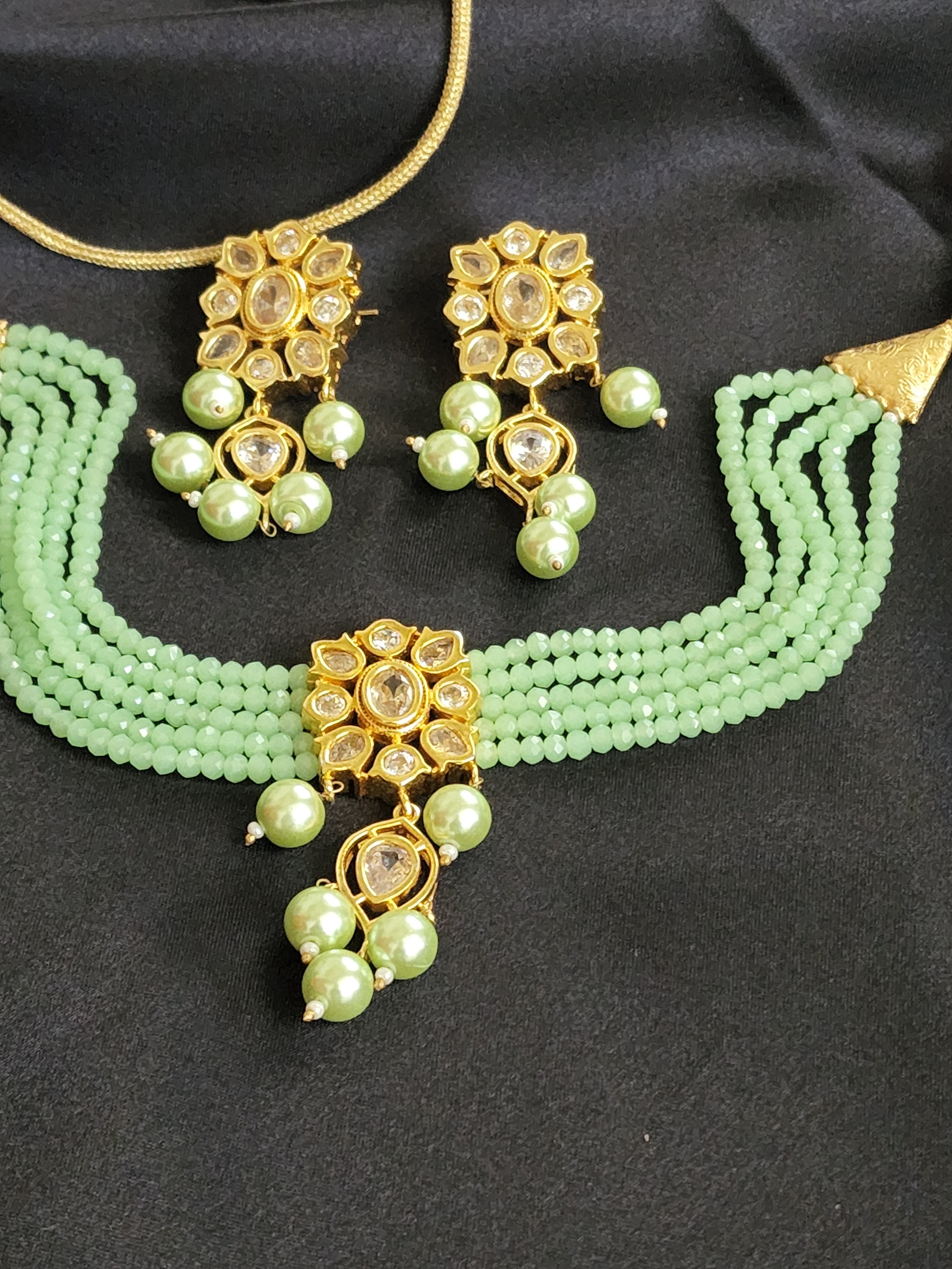 Chokar kundan set with earrings