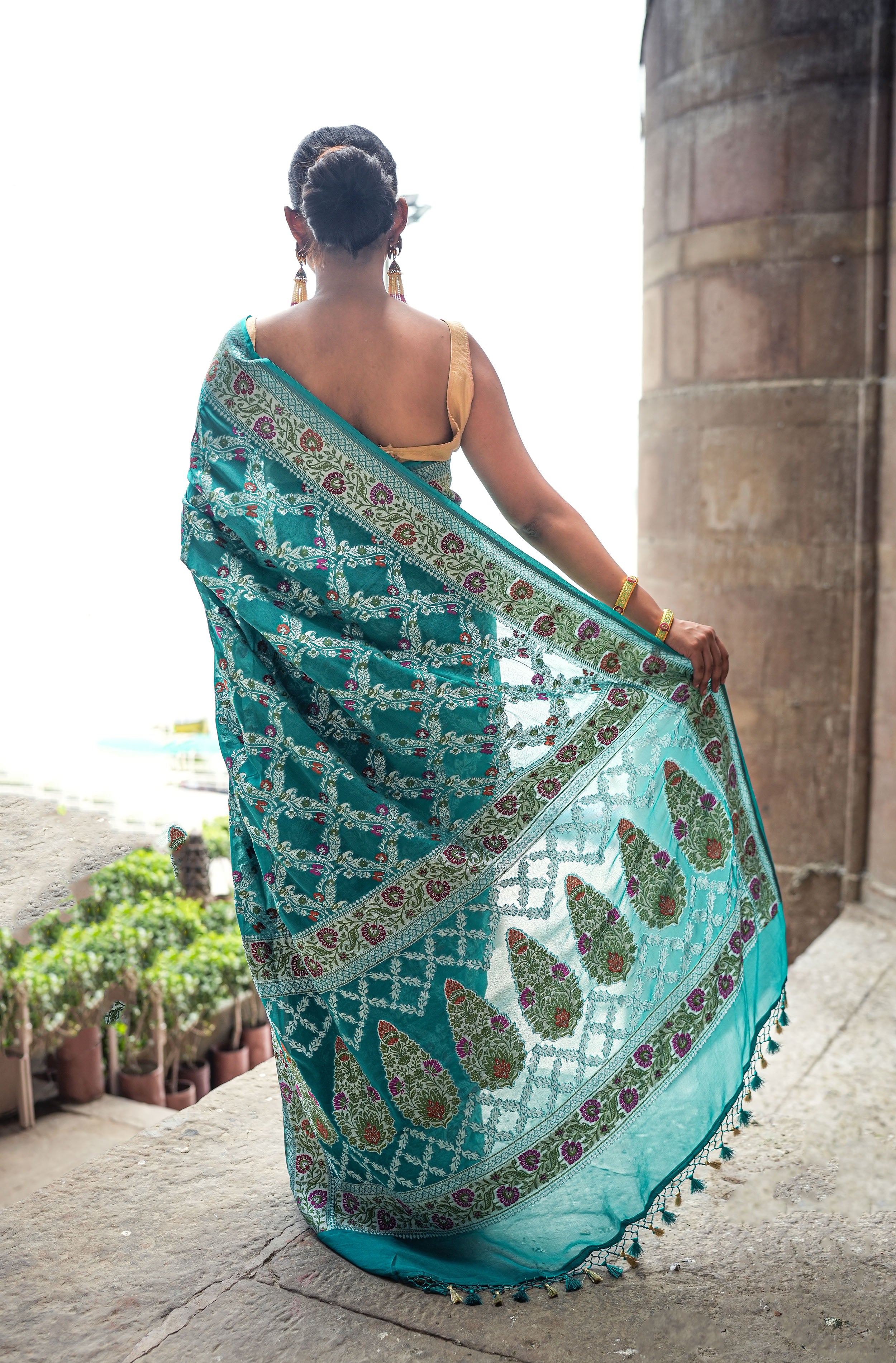 Khaddi Georgette Tilfi Meenakari Saree