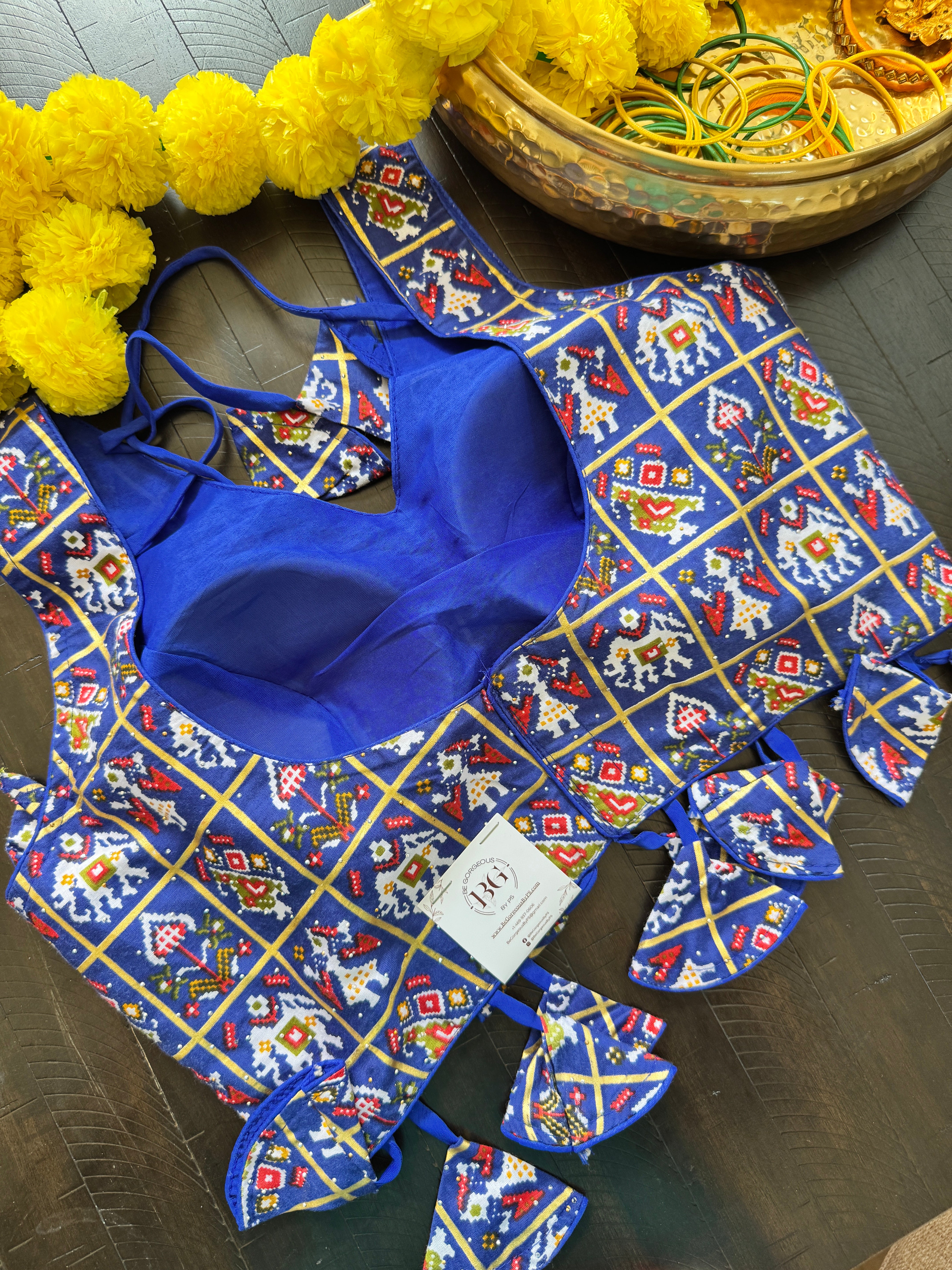 Readymade Padded Patola printed raw silk back hooks sleeveless blouse