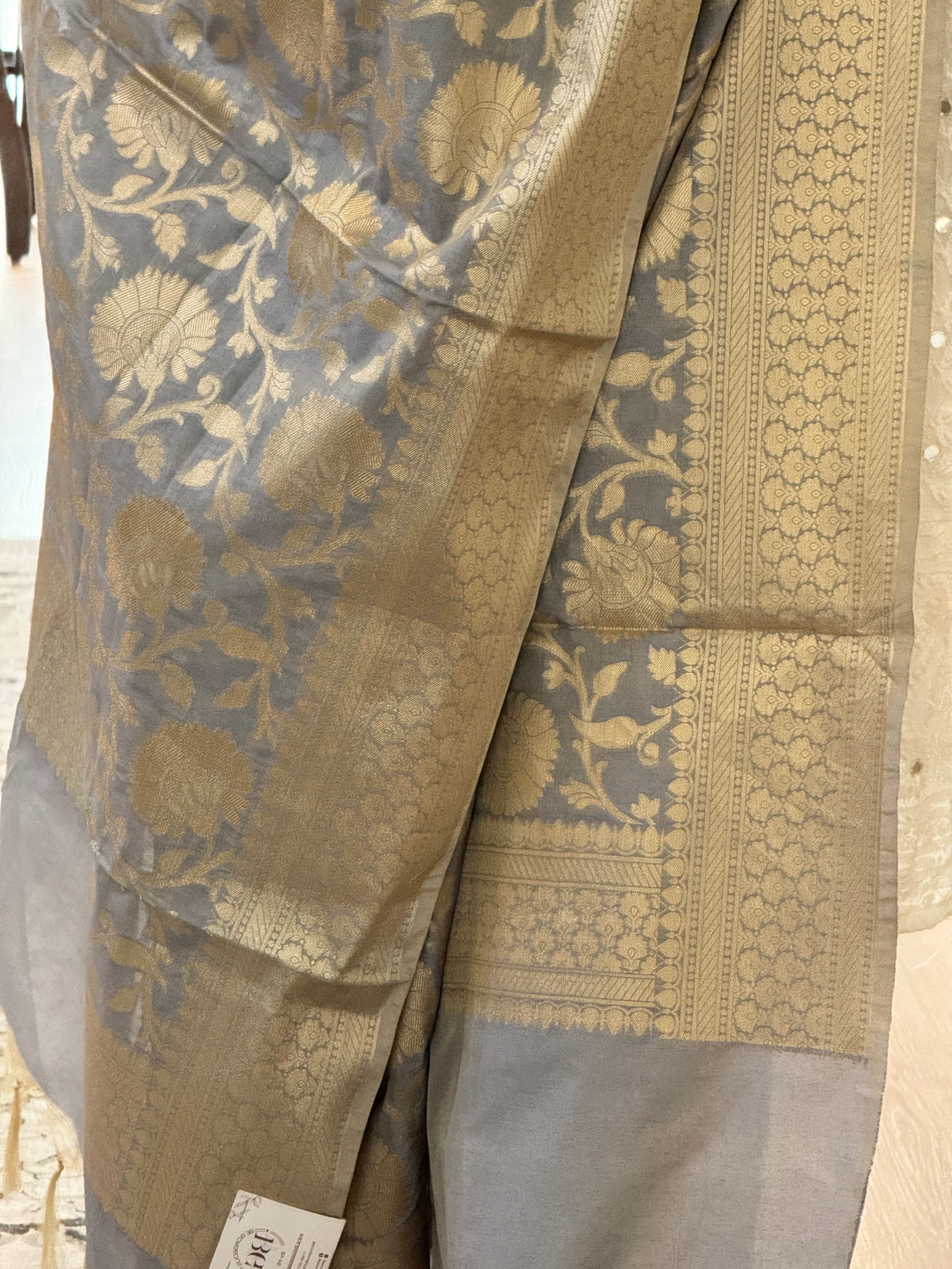 Banarasi dupatta - gray