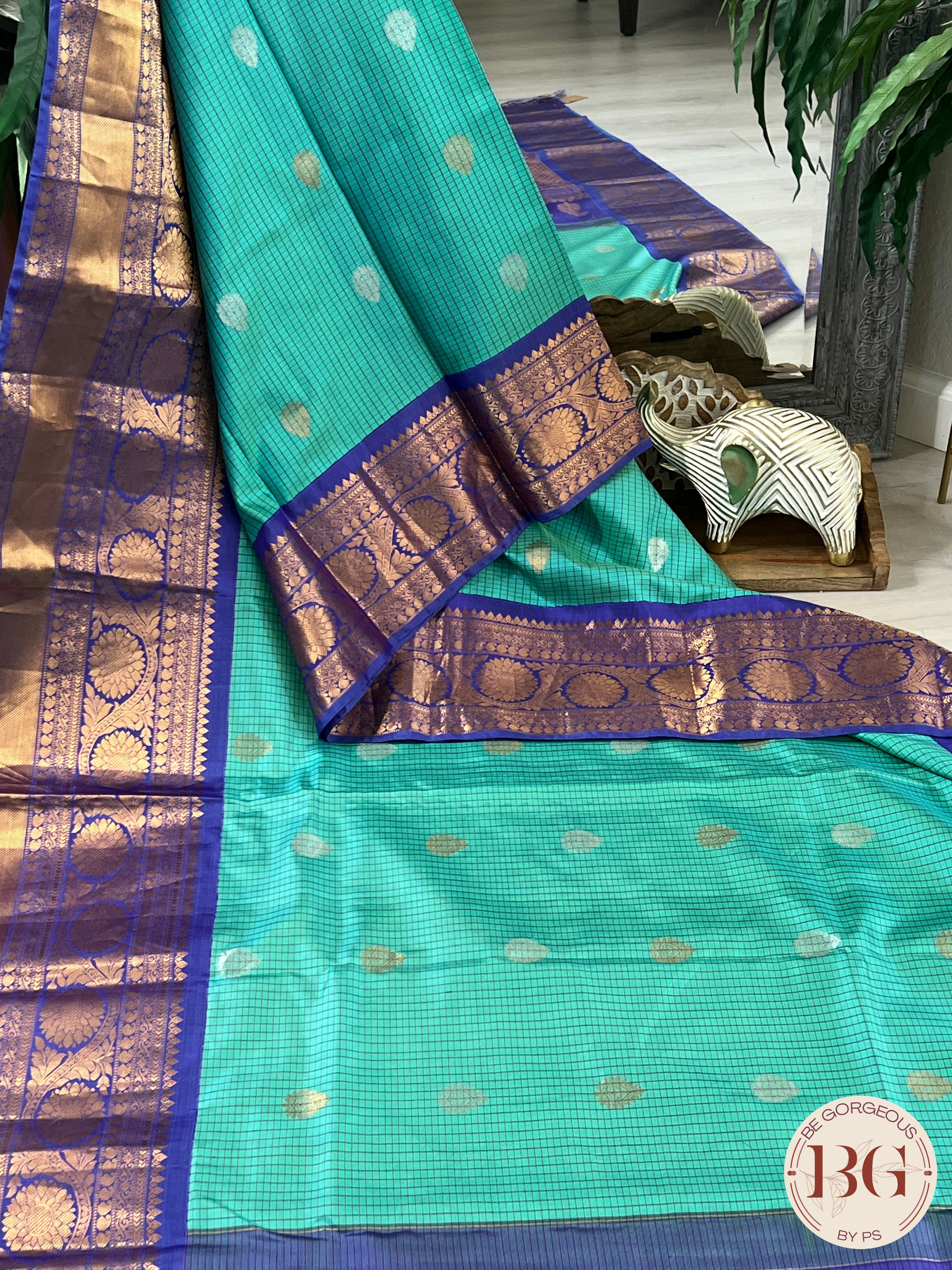 Gadwal Pure Silk Handloom Saree color - green