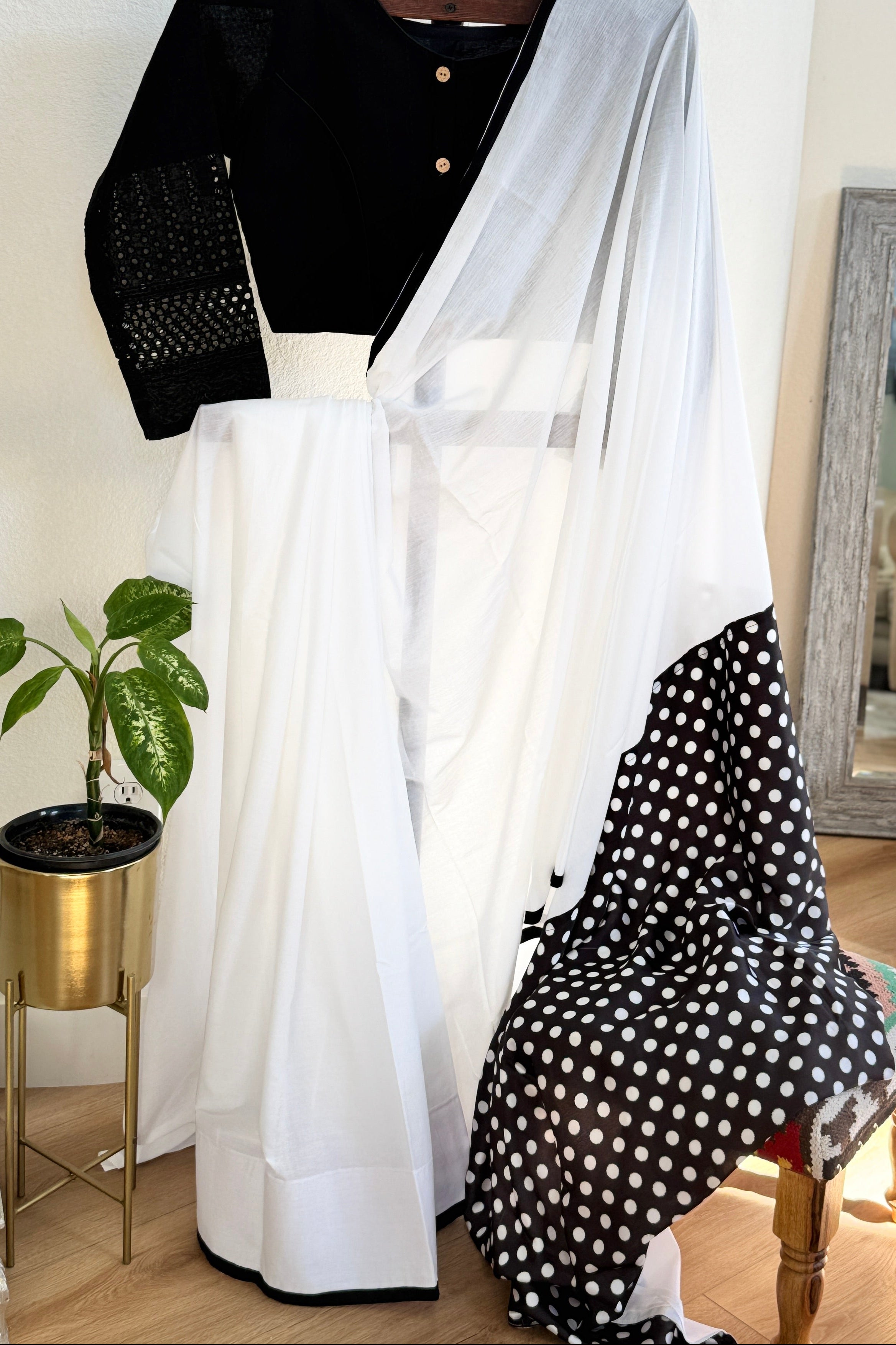 White cotton saree with black polka pallu