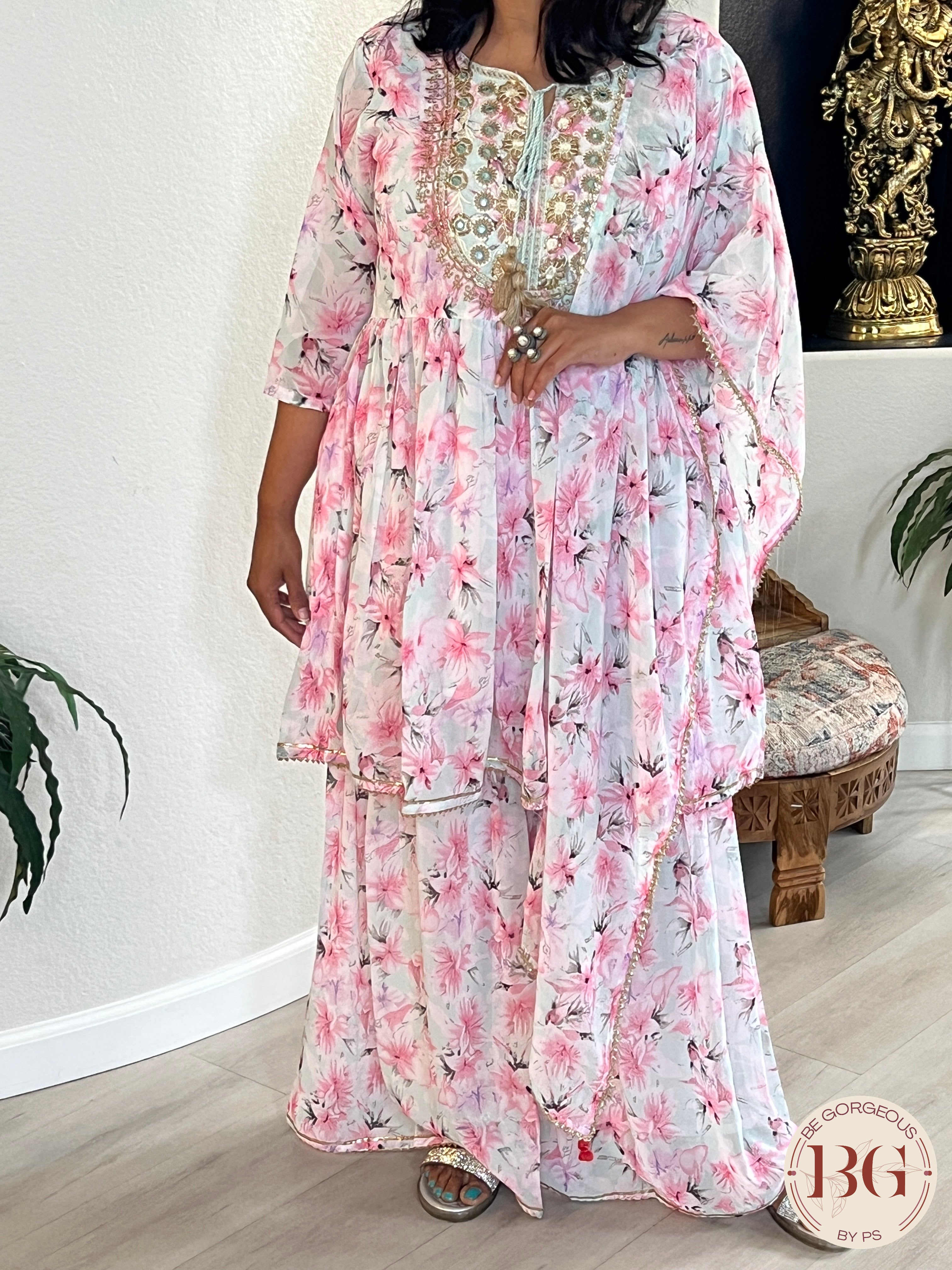 Garara Set in floral prints comes with matching stole.