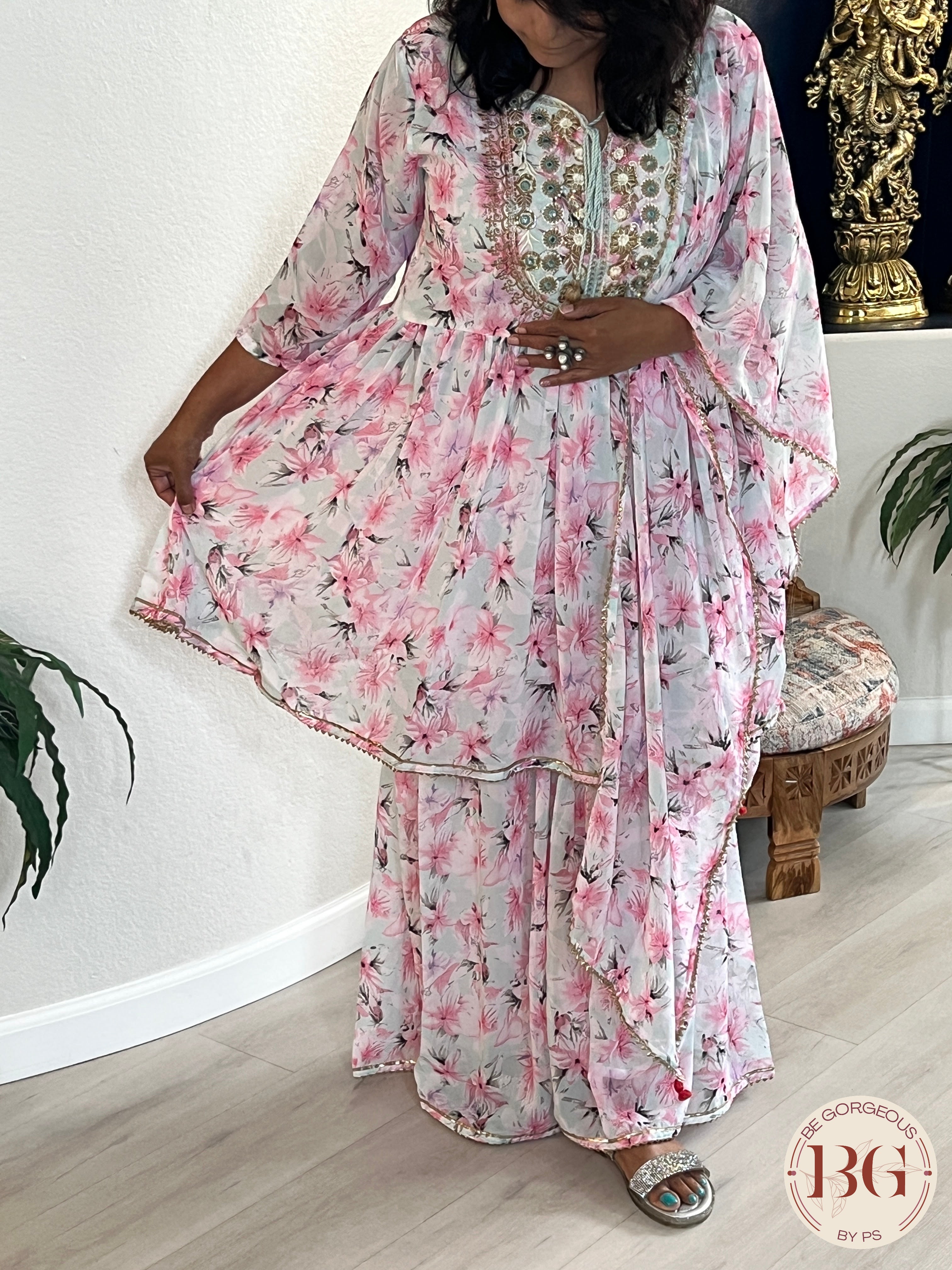 Garara Set in floral prints comes with matching stole.