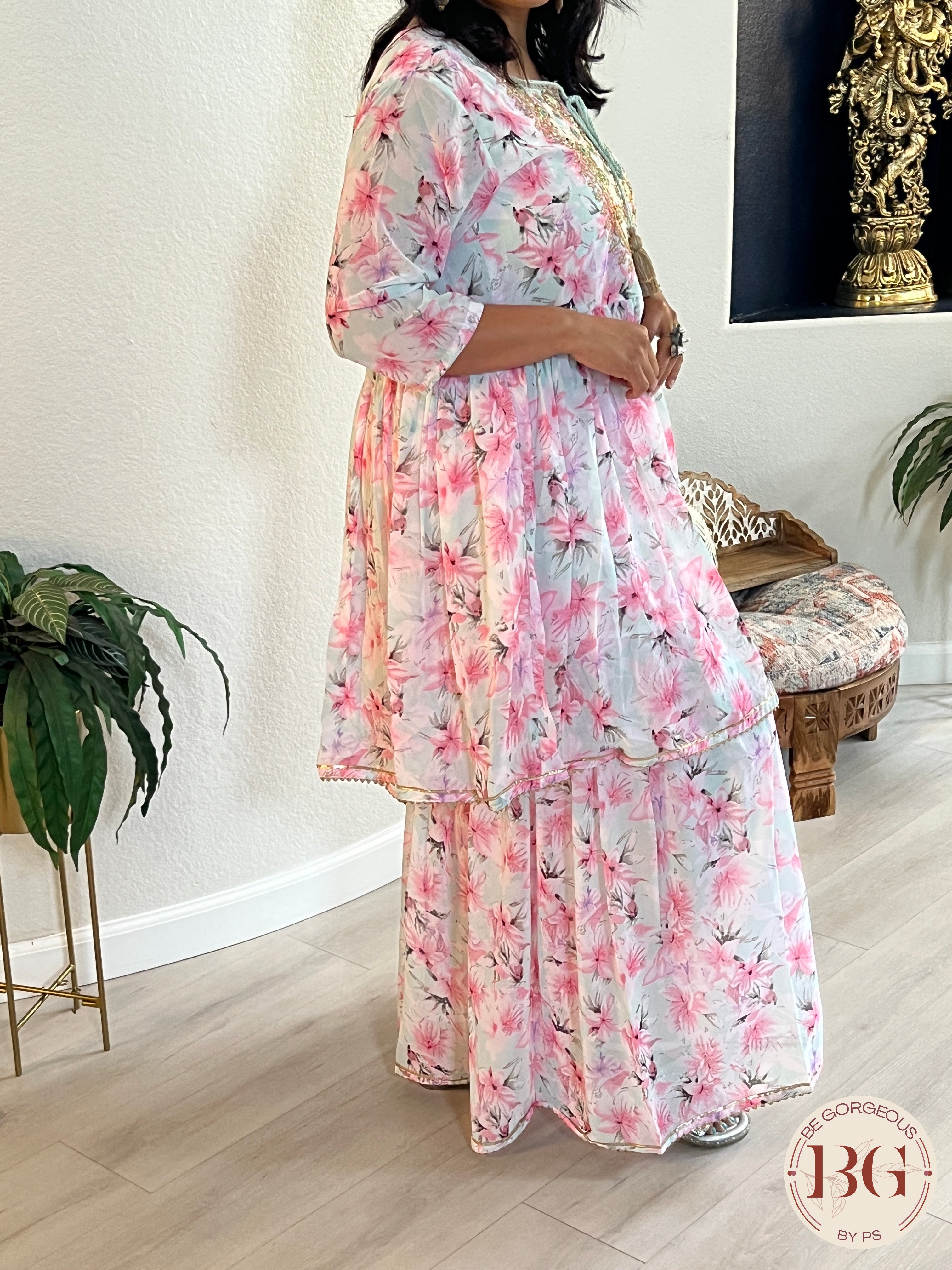 Garara Set in floral prints comes with matching stole.