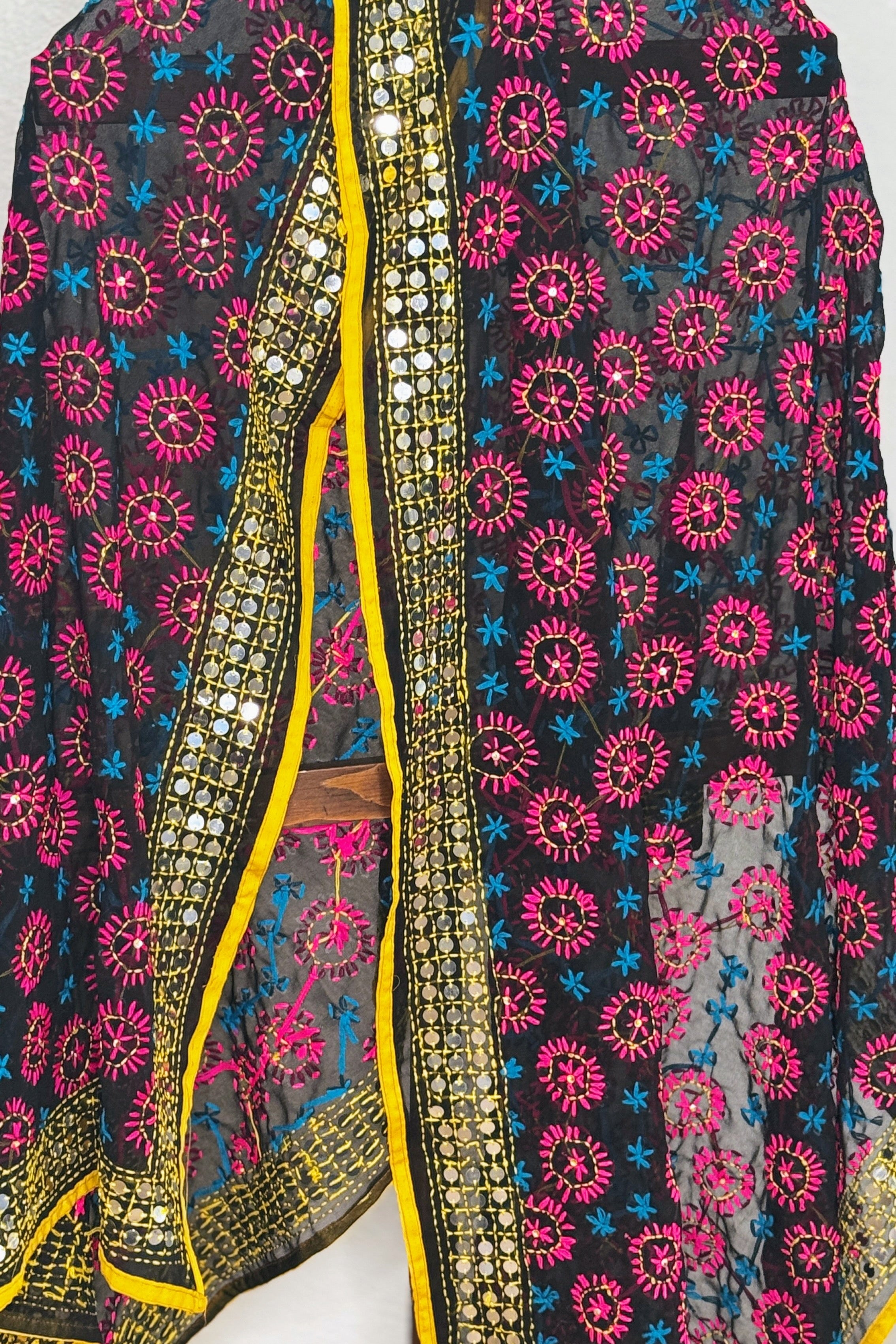 Geogette Fullkari dupatta - pink black