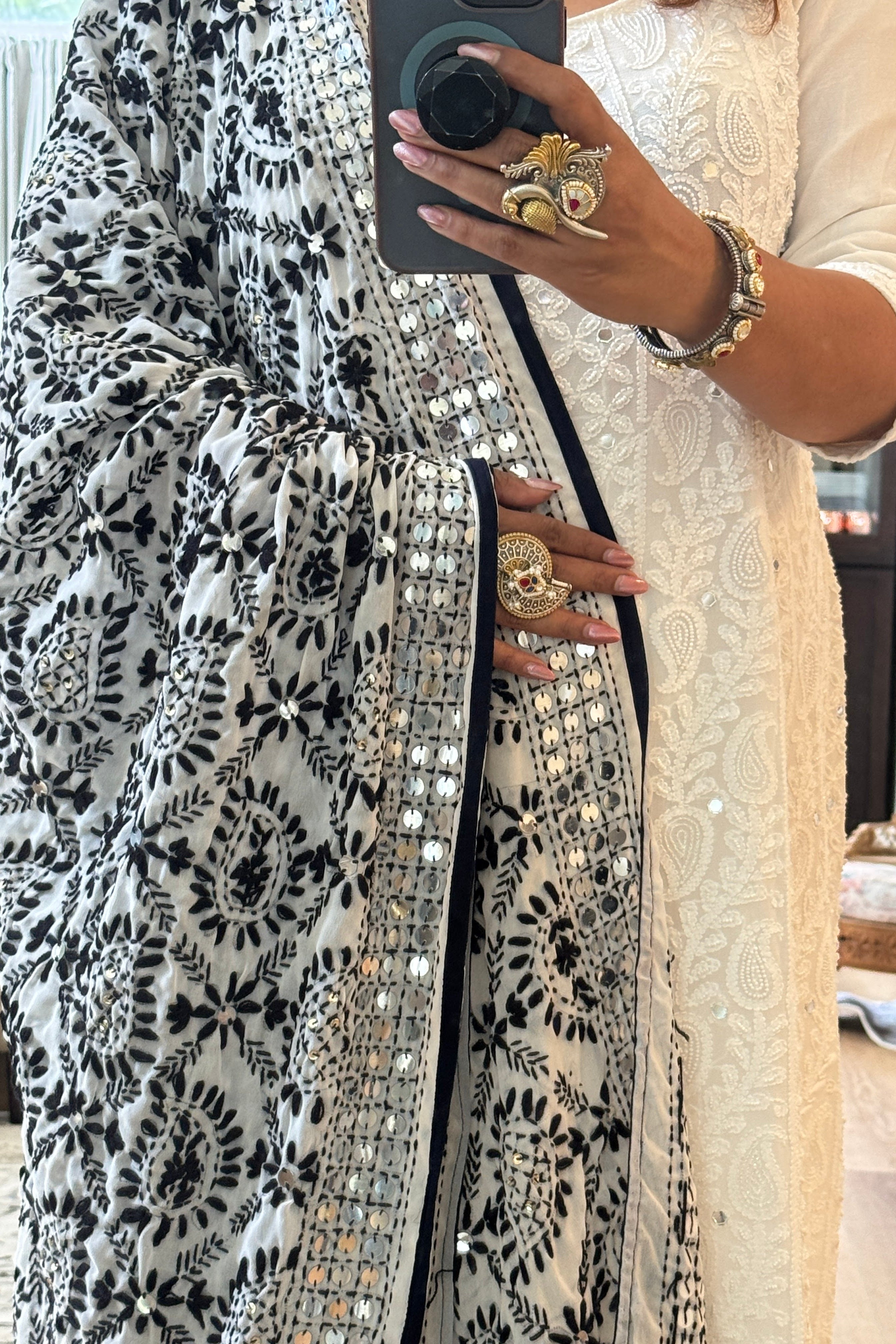 Geogette Fullkari dupatta - white black