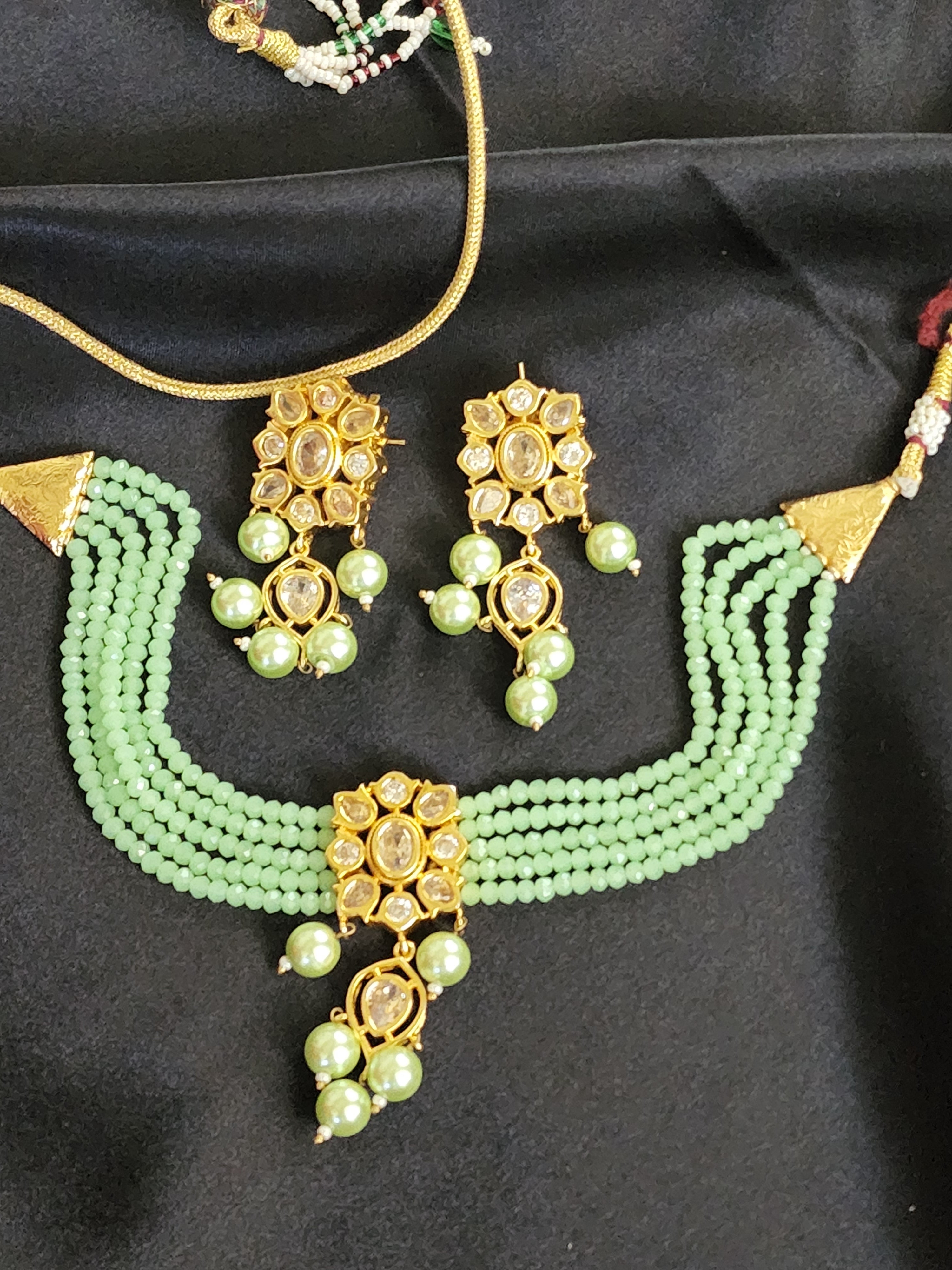 Chokar kundan set with earrings